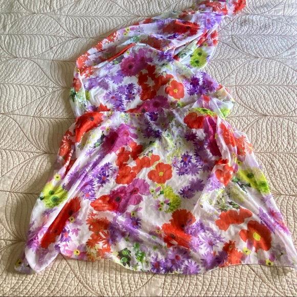 5/$35🍑 Gorgeous Floral Scarf/Wrap - Picture 2 of 5